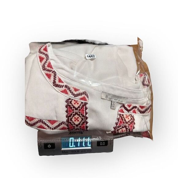 B Skies are blue white polyester long sleeve tunic with embroidery women’s size - Picture 10 of 10